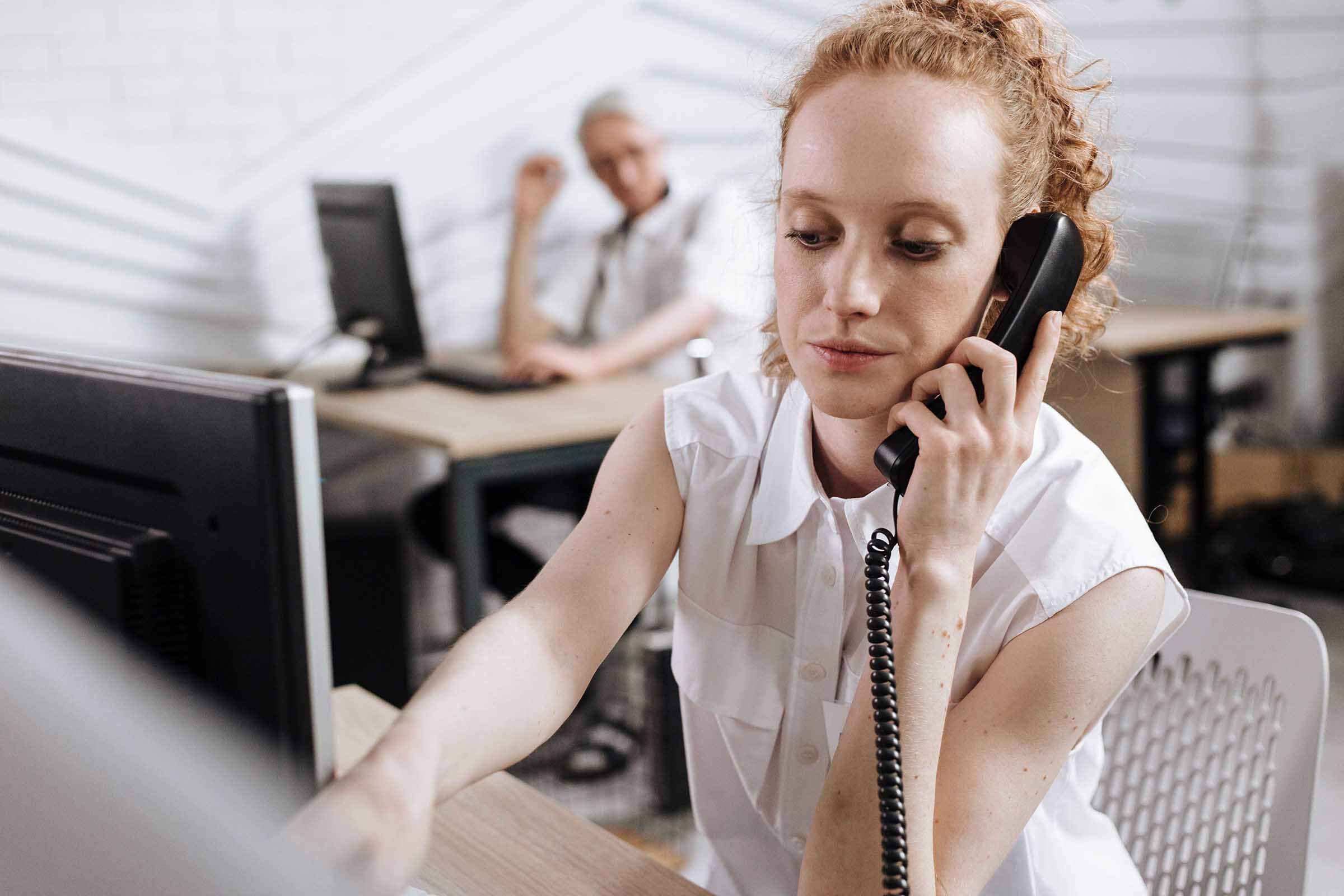 AI klantenservice: wanneer moet een AI-assistent doorverbinden naar een medewerker?